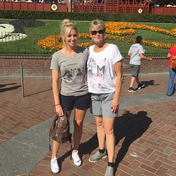 Meet your Posher, Monique - Picture 4 of 5